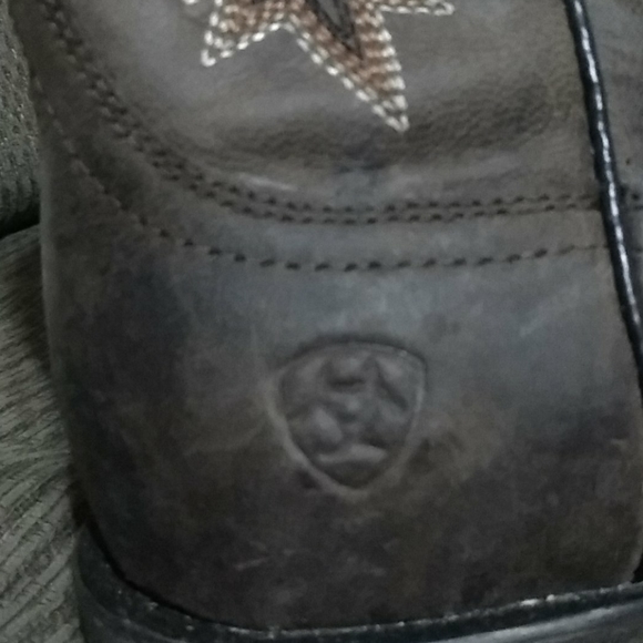 Sz 9.5 Ariat Boots. - Picture 2 of 4